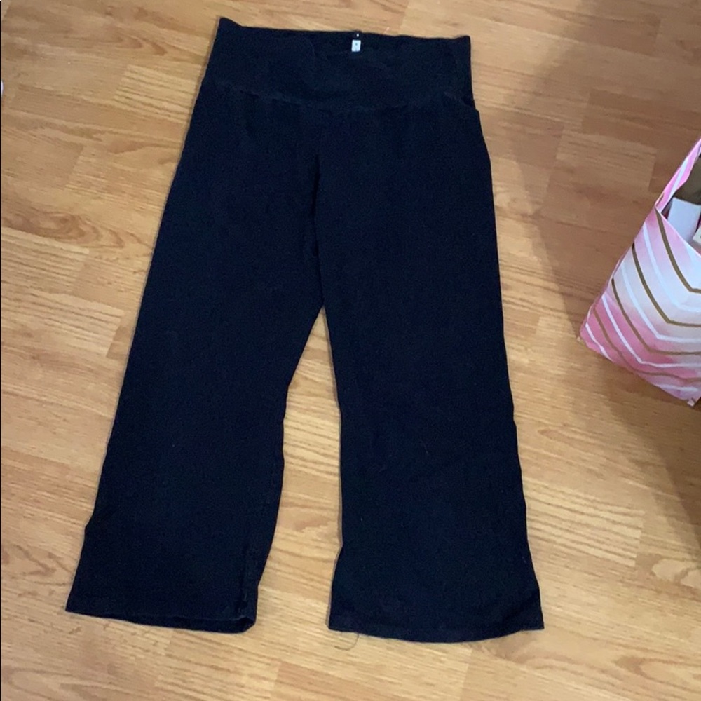 Black capris